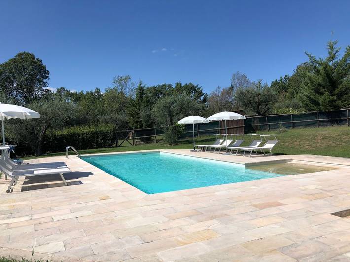 Agriturismo, con Giardino e Piscina in Provincia di Fermo