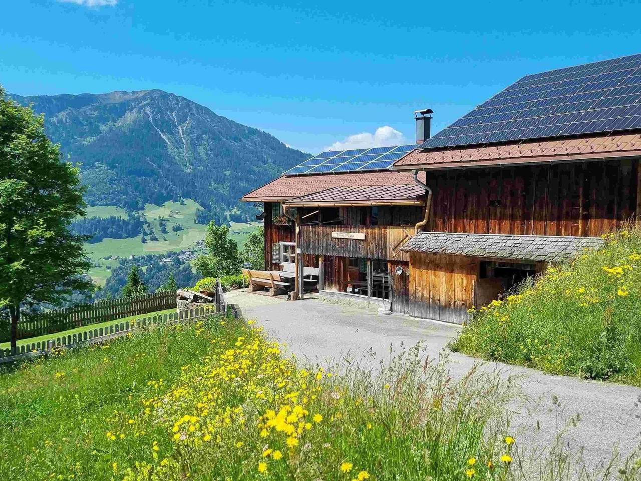 Haus Mura - Ferienhaus mit Traumaussicht in Blons, Bezirk Bludenz