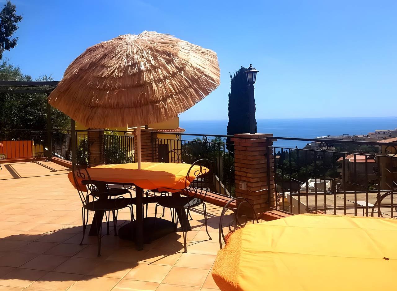 Ganzes Studio, Studio „Le Grand Soleil - Selene“ mit Meerblick, Wlan und Klimaanlage in Taormina, Messina Provinz