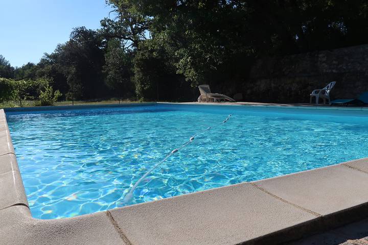 Château pour 28 personnes, avec terrasse ainsi que piscine et jardin dans les Bouches-du-Rhône - 3