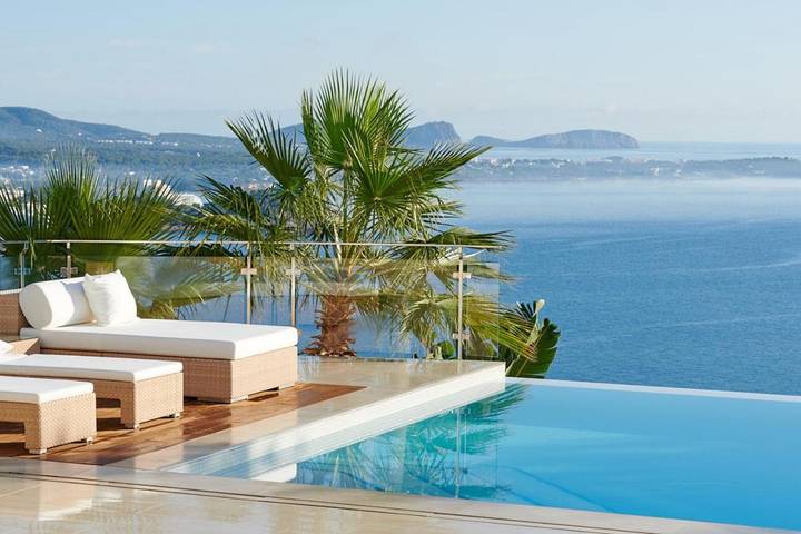 Villa for 8 people, with garden and pool as well as hot tub and balcony - 1