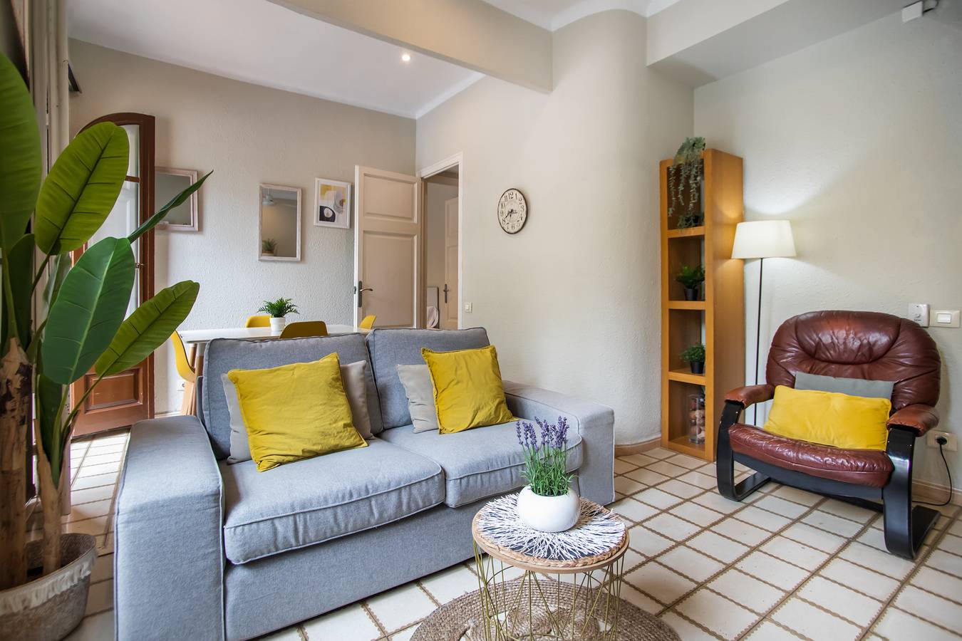 Apartamento inteiro, Apartamento de férias para 4 pessoas com varanda in Centro Barcelona, Barcelona