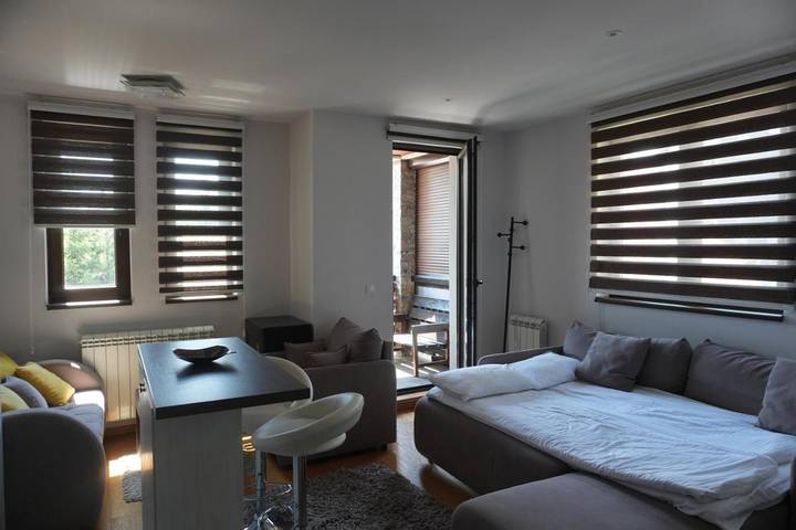 Appartement de vacances pour 2 personnes, avec piscine et sauna ainsi que terrasse et vue