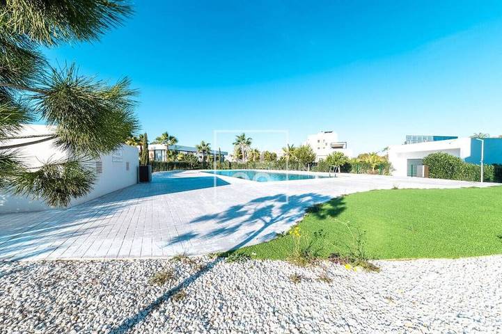 Holiday apartment for 6 people, with balcony and garden as well as pool - 1