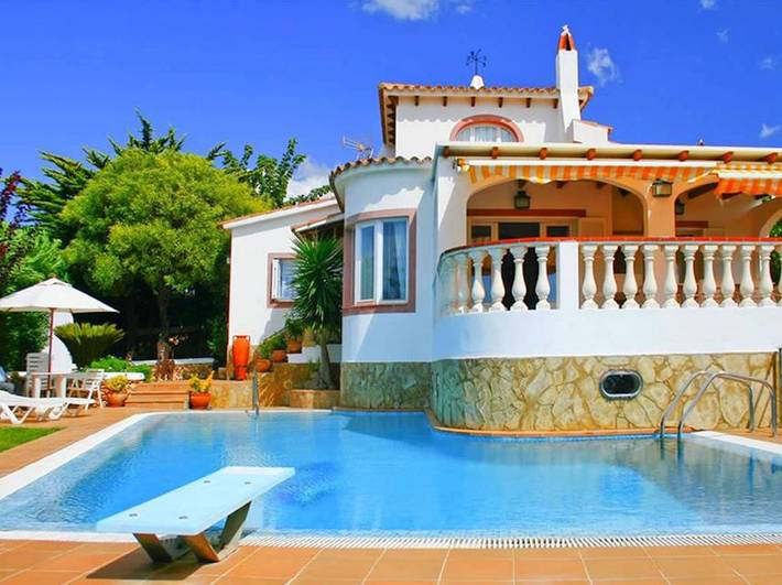 Villa for 6 people, with garden and balcony as well as pool and ocean view in Platja Son Bou
