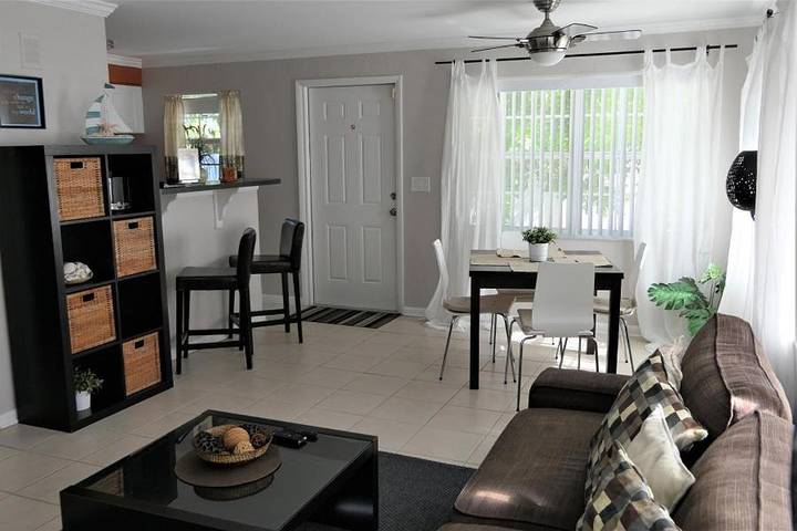 Apartamento de vacaciones para 2 personas, con jacuzzi además de jardín y piscina - 1