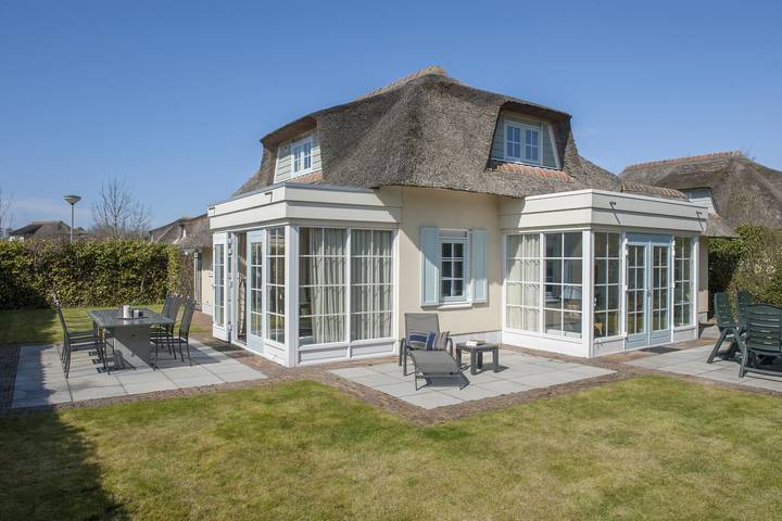 Bungalow für 8 Personen, mit Balkon/Terrasse und Terrasse sowie Garten und Sauna in Domburg