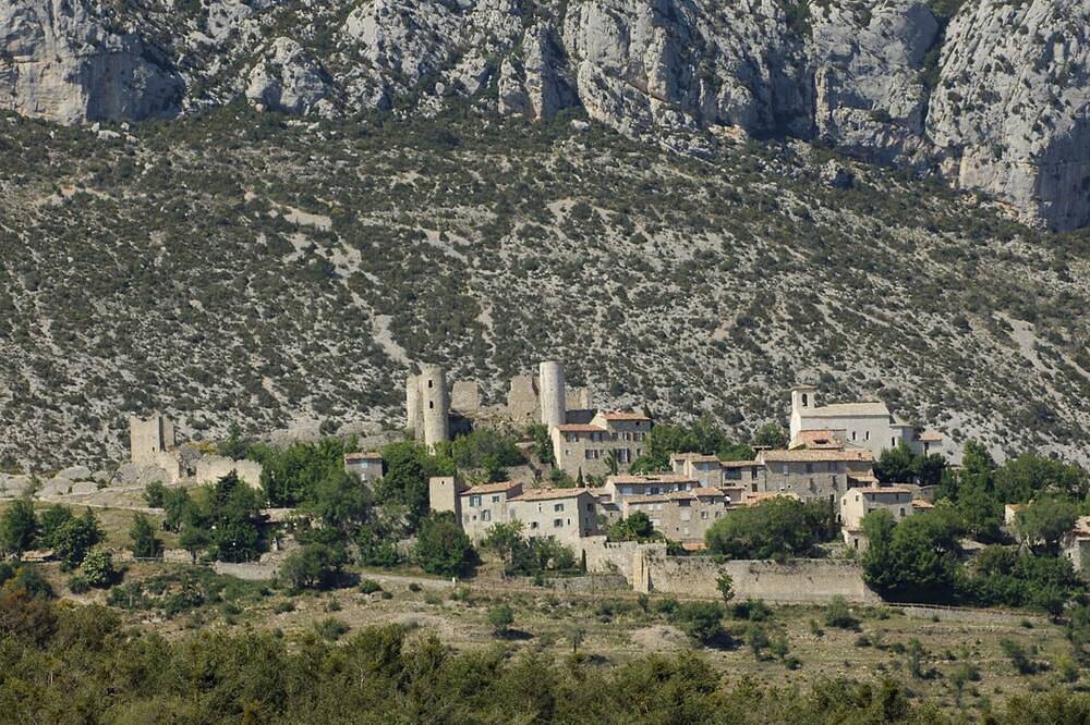 Gorges du Verdon Maison provençale avec jardin dans un village classé in Bargème, Parc naturel régional du Verdon