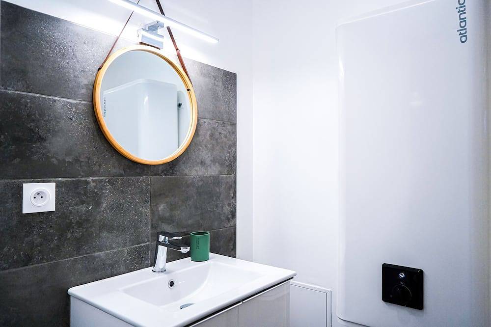 Entire apartment, The Little Sailor - Cozy - Wireless - Near Downtown in Châteauroux, Châteauroux region