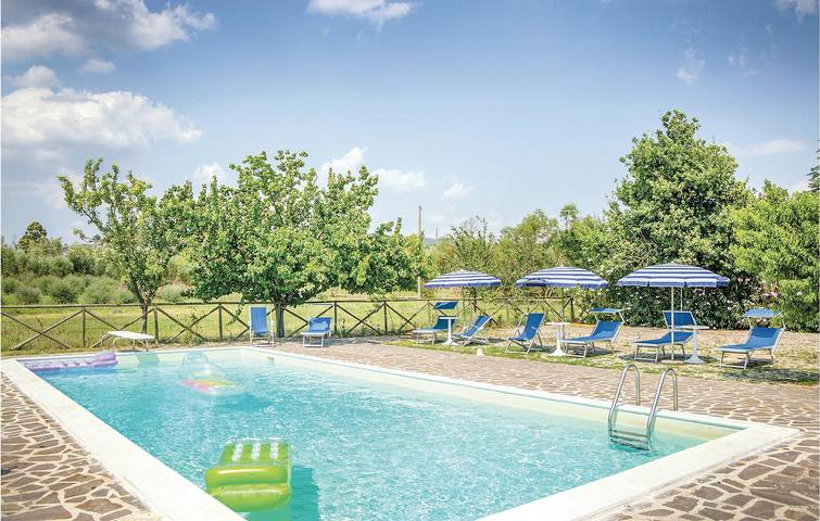 Apartamento de 110 pies cuadrados con parking, piscina y WiFi in Grosseto, Provincia de Grosseto
