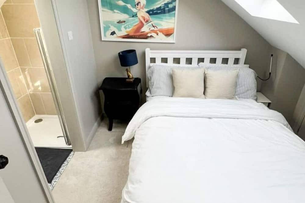 Petfriendly- Sleeps 6- Privategarden- Freeparking in Guildford, Surrey