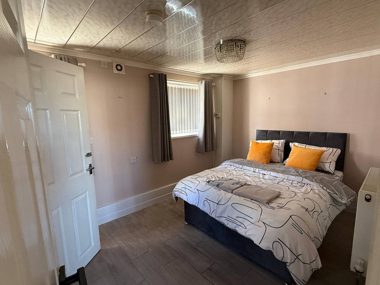Spacious 6 Bedroom Family House in Barnsley, South Yorkshire