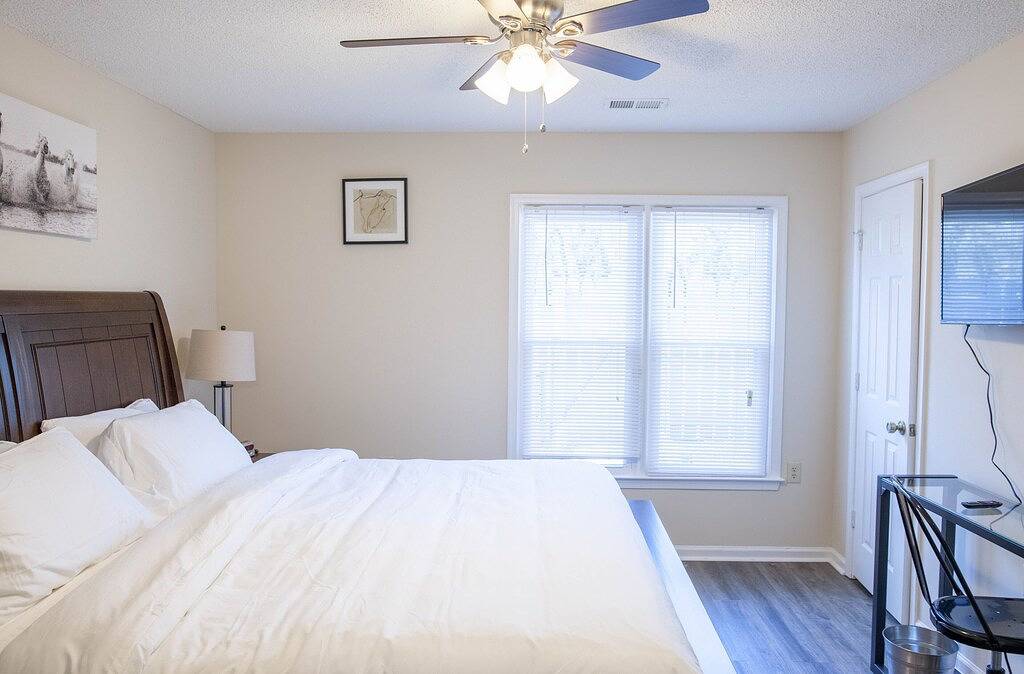 Cute 1 Level townhome close to Hpu / Furniture mkt in High Point, Guilford County