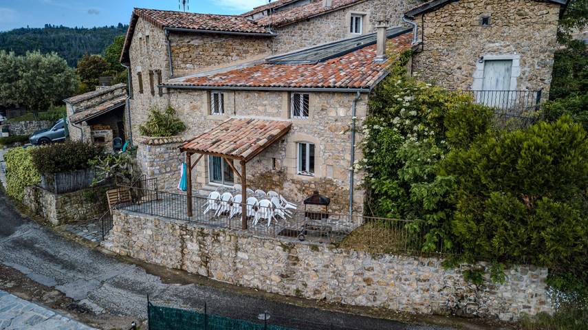 Gîte pour 12 personnes, avec terrasse et piscine à Pont-de-Labeaume - 4