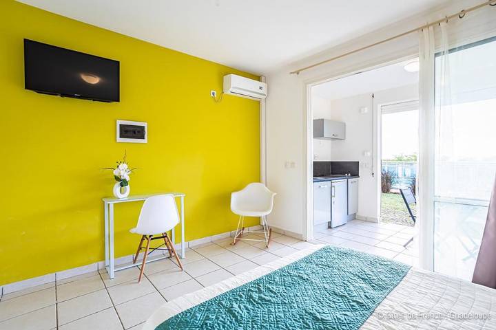 Location de vacances pour 2 personnes, avec piscine ainsi que jardin et vue dans Plage de Ferry - 4