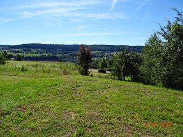 Gîte pour 4 personnes, avec terrasse ainsi que jardin et vue sur le lac dans Lac de Saint-Point