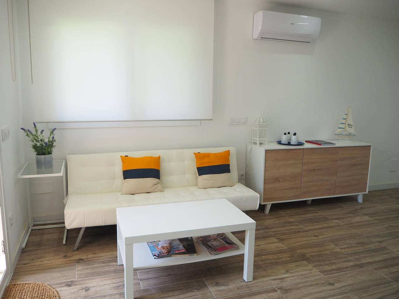 Apartamento vacacional entero, Apartamento con piscina y parking. Bajos con jardín in Calella De Palafrugell, Palafrugell