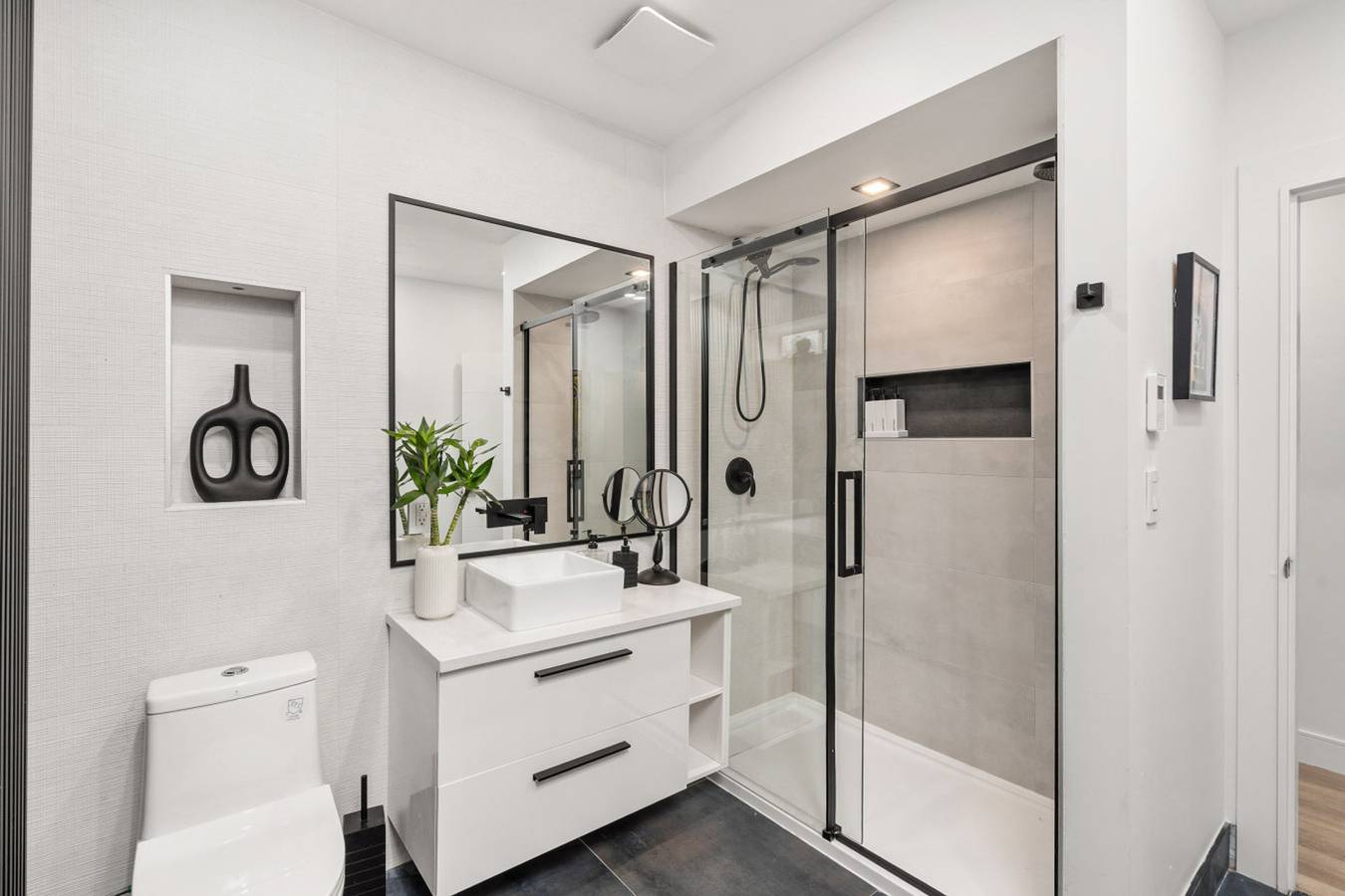 Entire apartment, Stylish 3Br Basement Suite | Quiet Vancouver Area in Vancouver, British Columbia