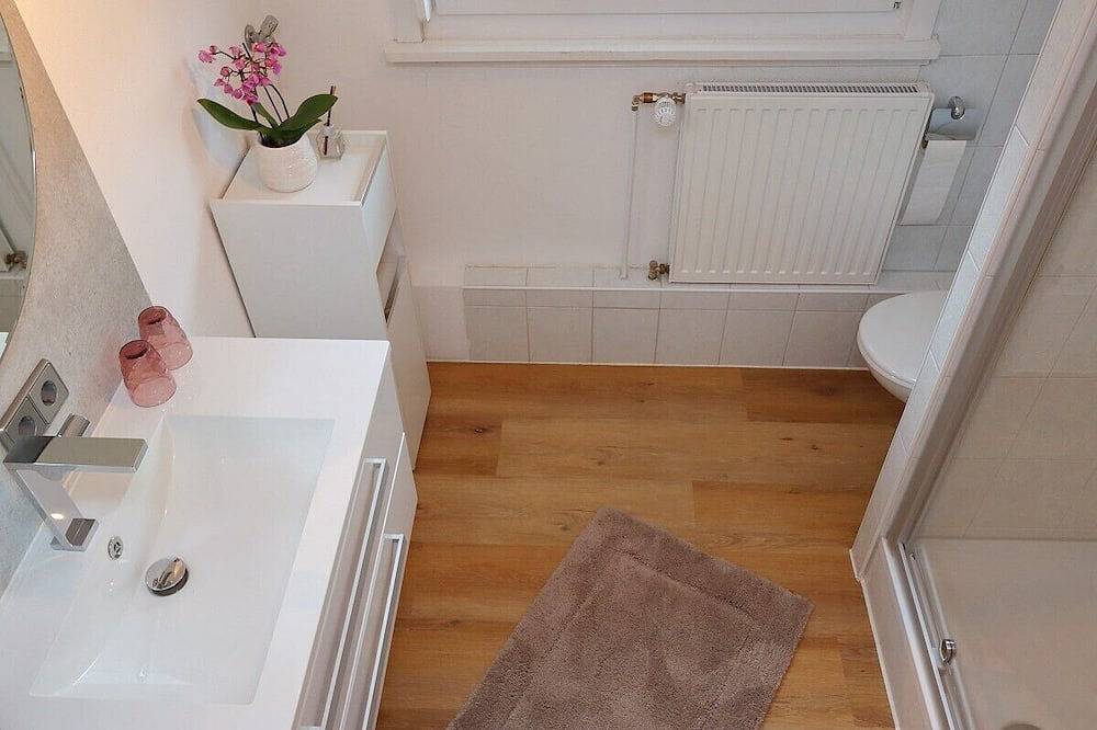 Ganze Wohnung, Ferienwohnung im Dachgeschoss 35 qm Platz für 1 bis 3 Personen in Villingen-Schwenningen, Mittlerer Schwarzwald