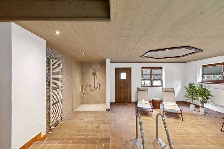 Villa für 12 Personen, mit Garten und Sauna sowie Terrasse in Siegsdorf - 2