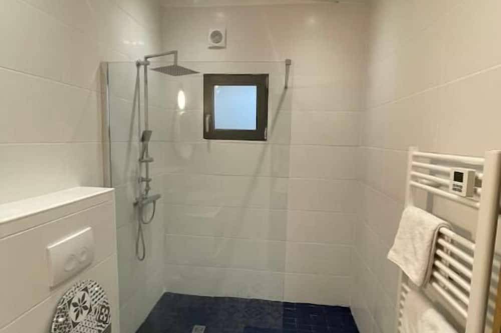 Entire apartment, Villa Moderne Avec Jacuzzi Proche D'avignon in Le Thor, Vaucluse