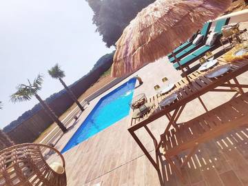 Location de vacances pour 10 personnes, avec piscine ainsi que jardin et vue à Faremoutiers