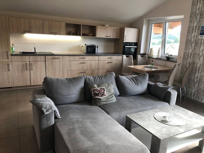 Geheel appartement, Appartement 'Fewo Stremme' met uitzicht op de bergen, gedeelde tuin en Wi-Fi in Altenlotheim, Frankenau