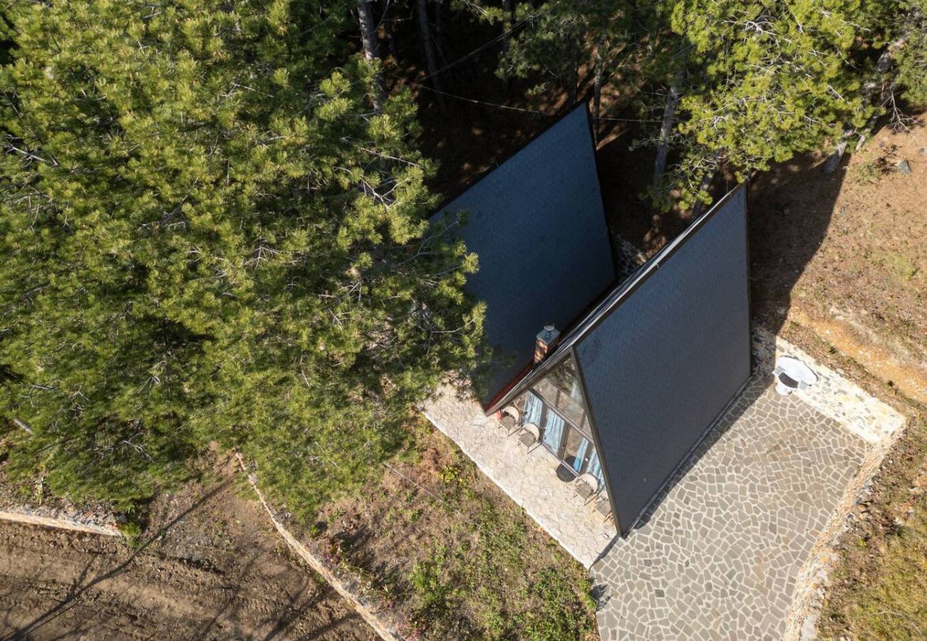 Ganzes Studio, Blue Retreat | The Golden Cabins with Garden in Elbasan