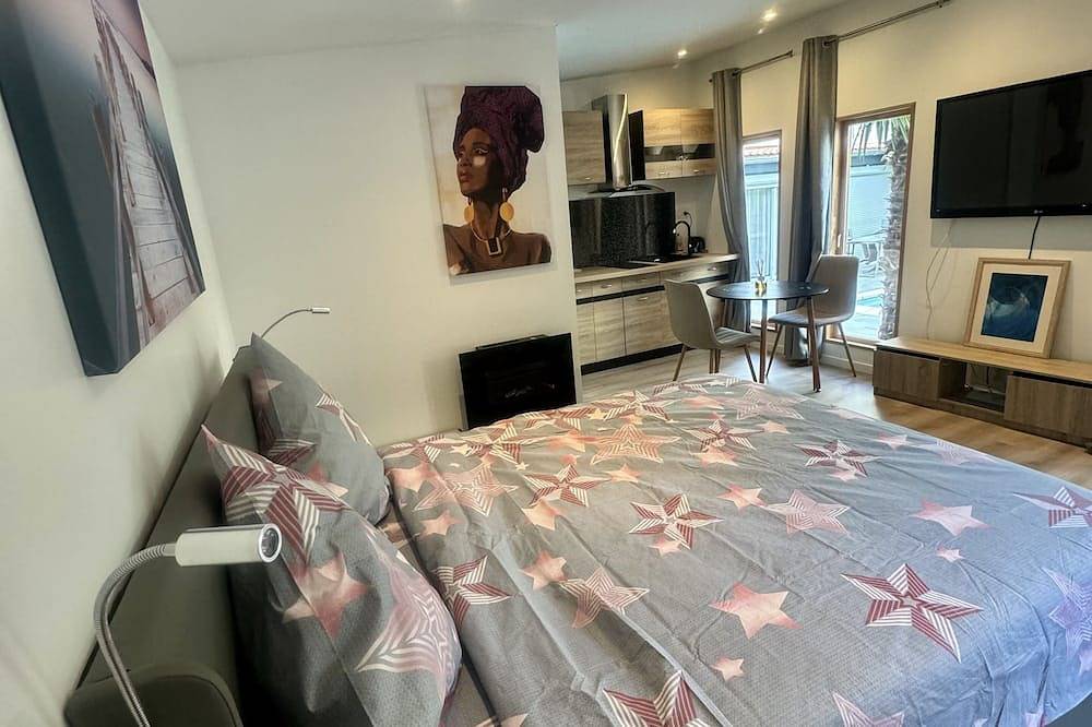 Appartement entier, Chalet Cosy avec piscine, à 5 min Groupama Stadium, place de parking gratuit. in Meyzieu, Lyon et ses environs