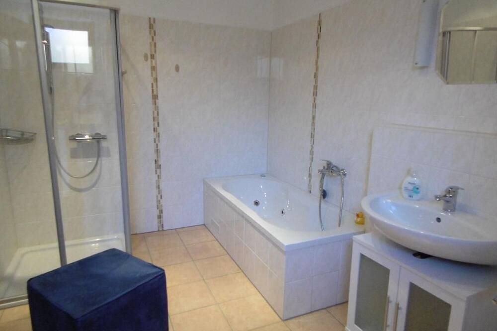 Ganze Wohnung, In Waldbreitbach mit Whirlpool in Waldbreitbach, Rheinland-Pfalz