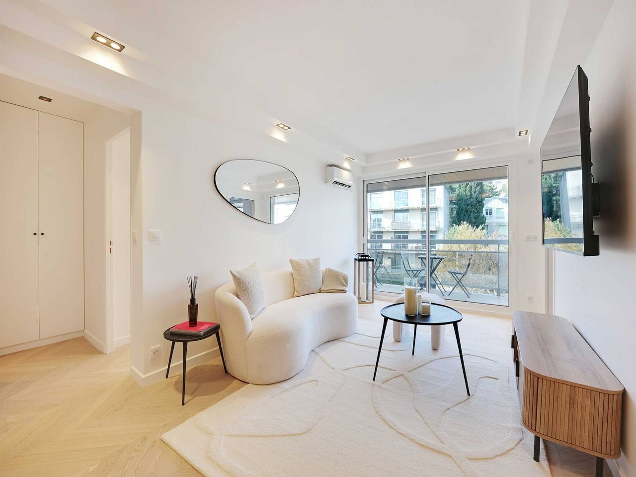 Geheel appartement, Charming Apt with Ac & balcony in Suresnes, Hauts-de-Seine