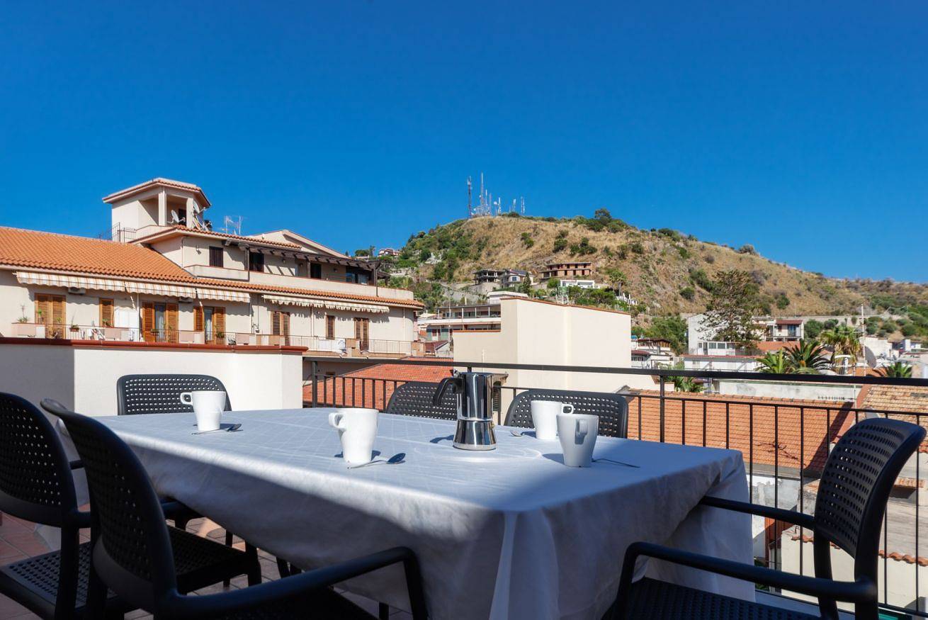 Appartamento intero, Ostrica - mansarda trilocale con terrazzo in Capo d'Orlando, Provincia di Messina