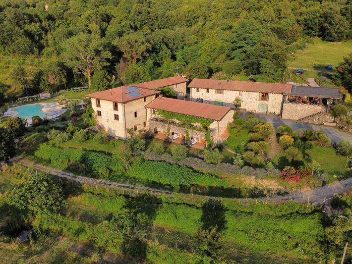 Agriturismo per 3 persone, con Terrazza e Giardino nonché Piscina e Panorama in Parco Nazionale dell'Appennino Tosco-Emiliano