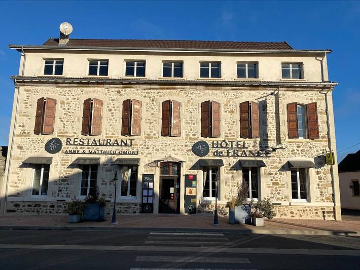 Hôtel pour 3 personnes, avec jacuzzi ainsi que sauna et jardin, animaux acceptés à Montmarault - 2