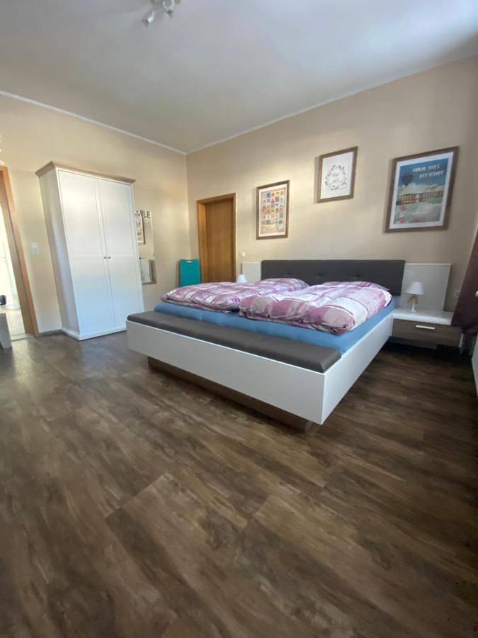 Ferienwohnung für 5 Personen, mit Terrasse und Garten sowie Ausblick