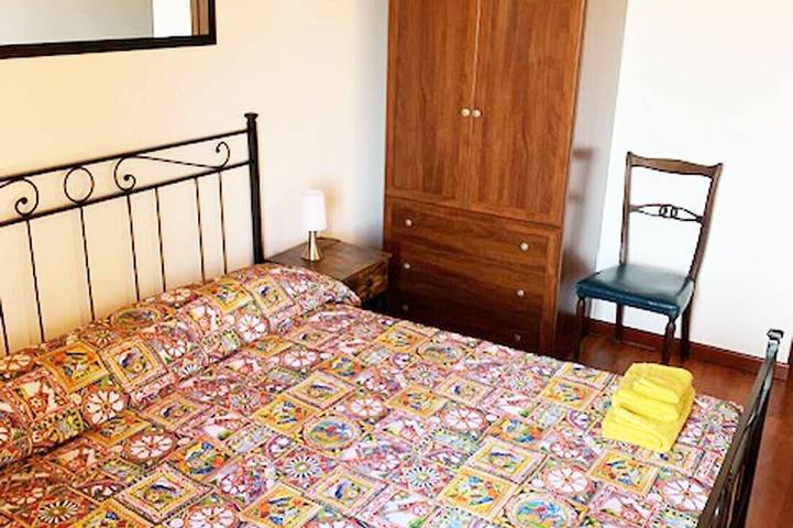 Tranquil retreat close to beach Taormina. Double room in 1800's casale with pool in Fondachello, Mascali