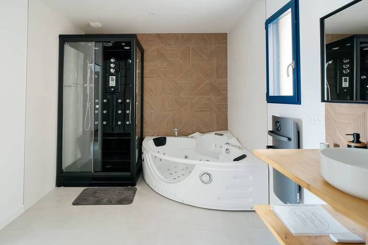 Location de vacances pour 2 personnes, avec jardin ainsi que terrasse et jacuzzi à Dol-de-Bretagne - 4