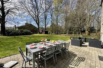 Location de vacances pour 12 personnes, avec jardin et terrasse dans Offagne