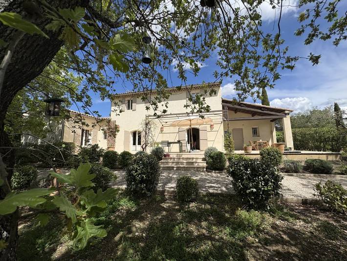 Gîte pour 8 personnes, avec jardin ainsi que piscine et terrasse à Cucuron - 3