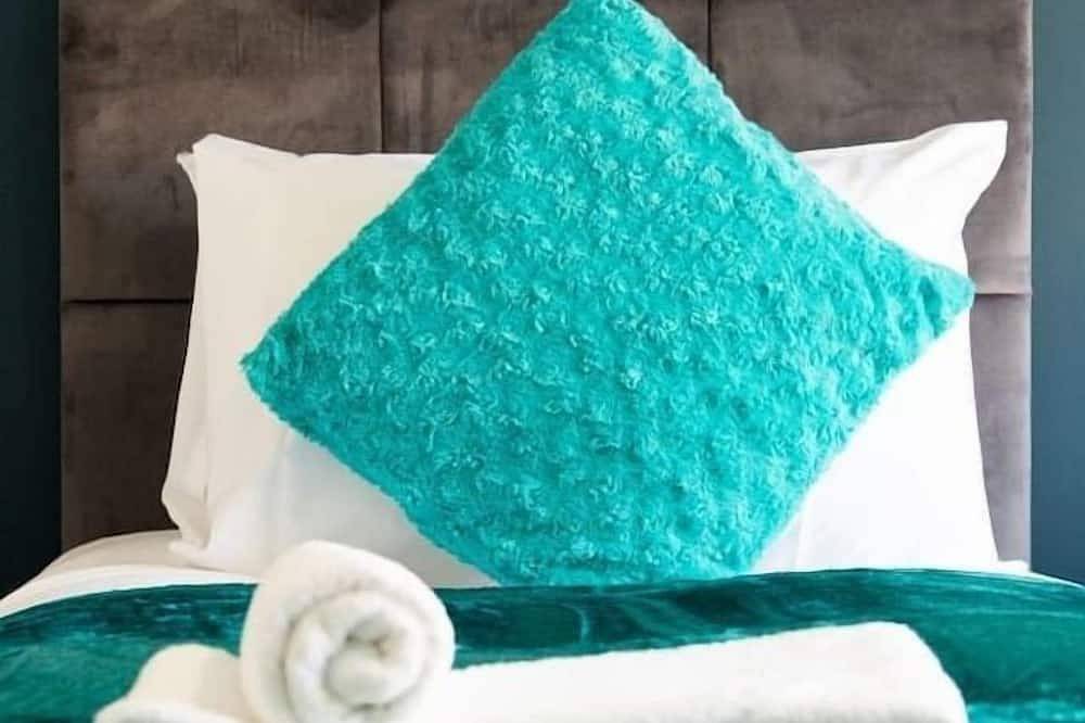 Immaculate 5-Bed House in the city centre Ashford in Ashford, Ashford region