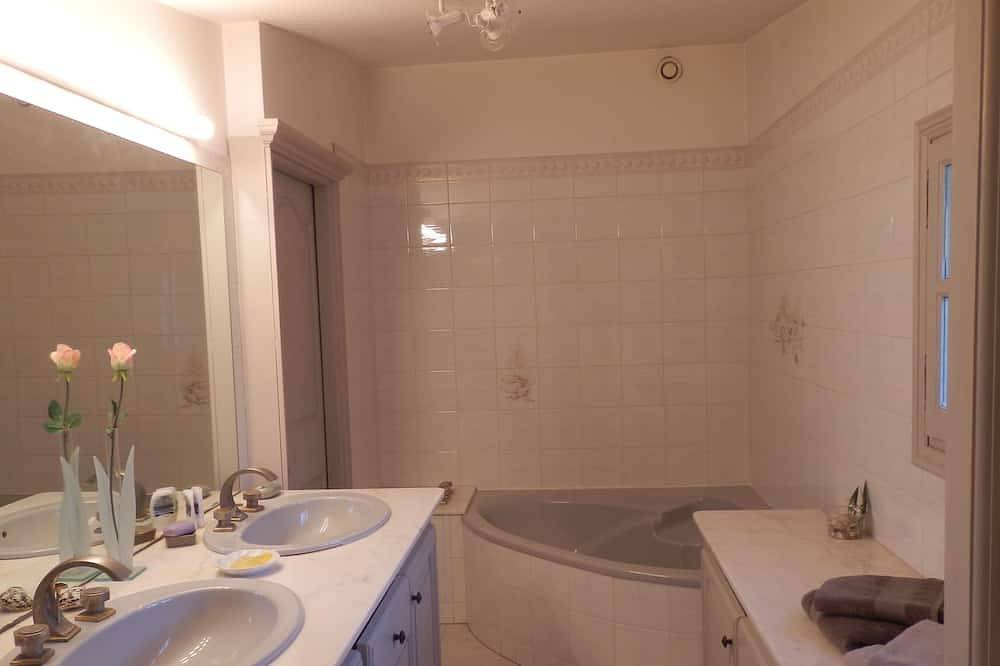 Villa Provencale 6/8 personnes in Saint-Laurent-du-Var, Région de Cannes