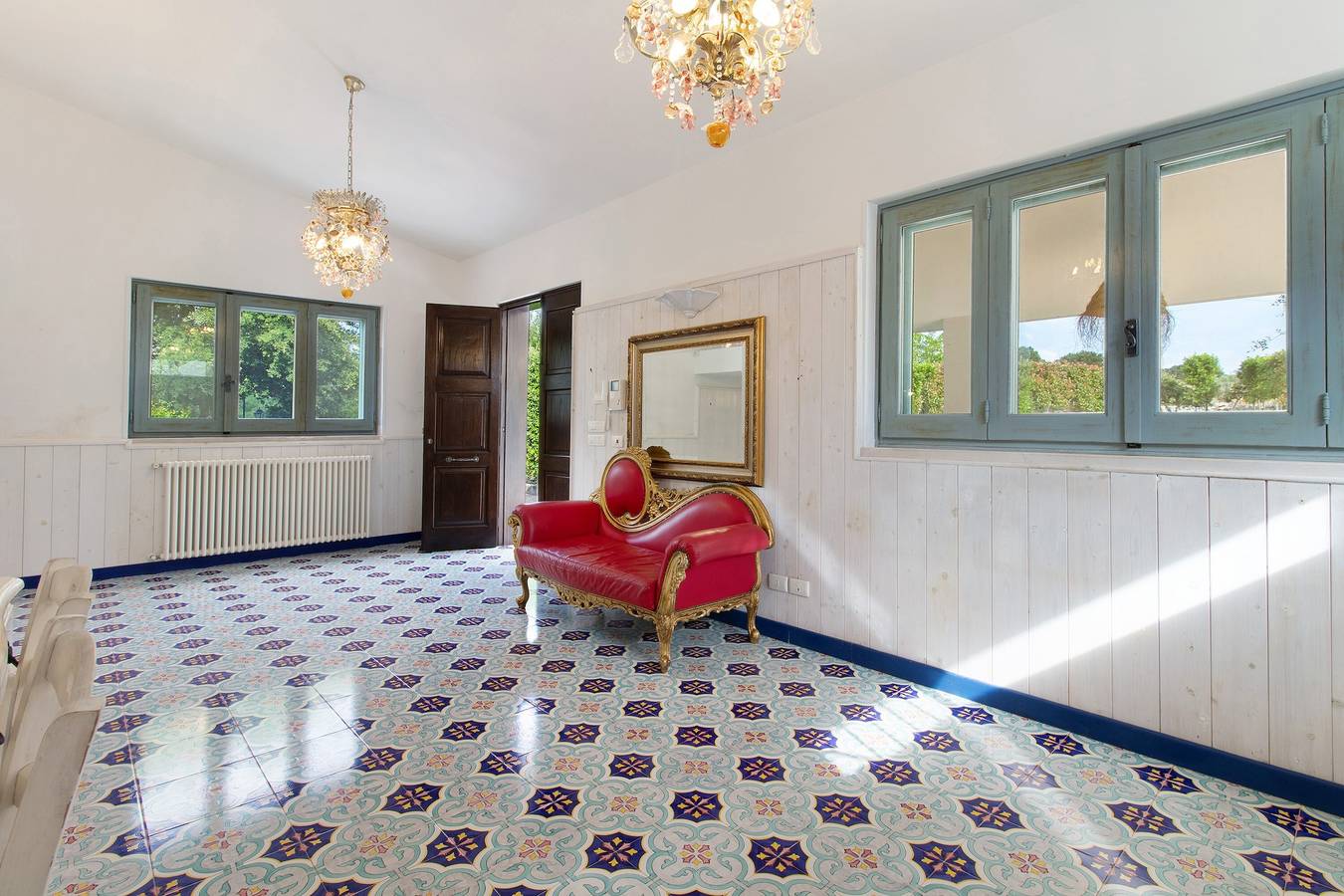 Villa 'La Mansarda di Cecè' con piscina condivisa, Wi-Fi e aria condizionata in Ostuni, Salento