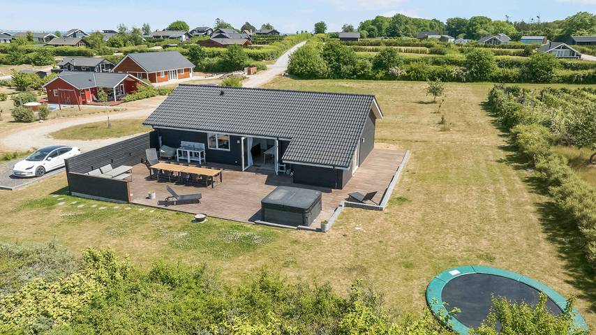 Ferienhaus für 8 Personen, mit Terrasse und Garten sowie Ausblick, mit Haustier in Tårup