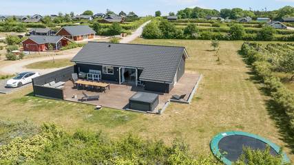 Ferienhaus für 8 Personen, mit Garten und Ausblick sowie Terrasse, mit Haustier in Tårup