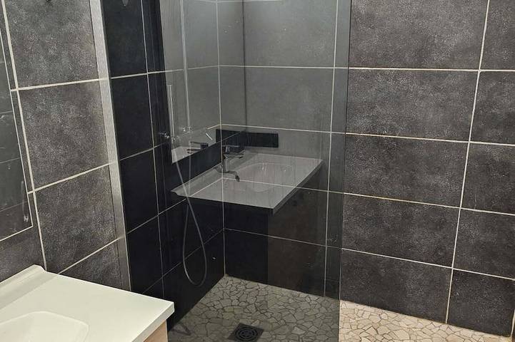 Location de vacances pour 4 personnes, avec terrasse à Le Revest-les-Eaux - 4