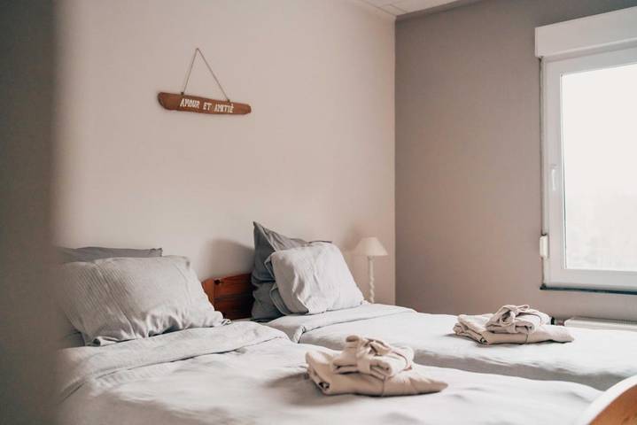 Parc de vacances pour 9 personnes, avec vue et sauna ainsi que jardin et vue sur le lac, animaux acceptés à Bertogne - 4