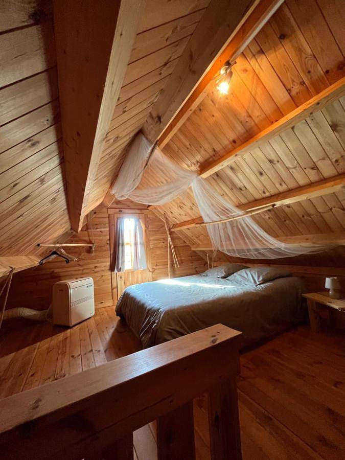 Appartement de vacances pour 4 personnes, avec balcon ainsi que jardin et piscine
