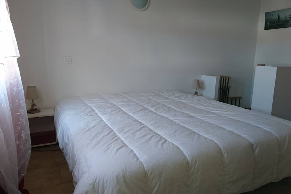 70m from the beach, pretty house 200m2, sea view, 6 bedrooms, 5 bathrooms, 7 wc, enclosed garden, 15 people in Poggio-Mezzana, Corte region