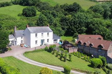 Villa With Pool for 15 People in South West England, Devon, Photo 1