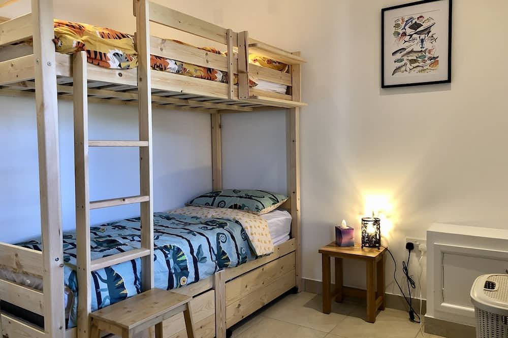 Log Cabin for 4 People in Christchurch, South West England